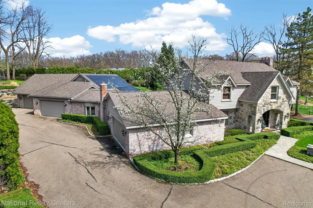 4233 N Willoway Estates Court Bloomfield Hills City MI 48302