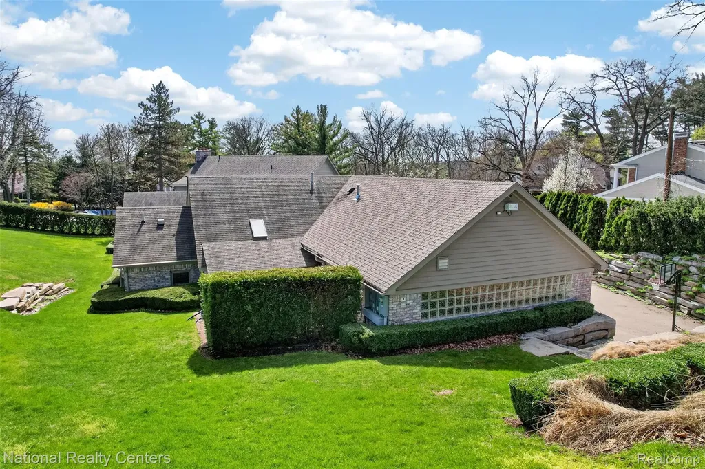 4233 N Willoway Estates Court Bloomfield Hills City MI 48302