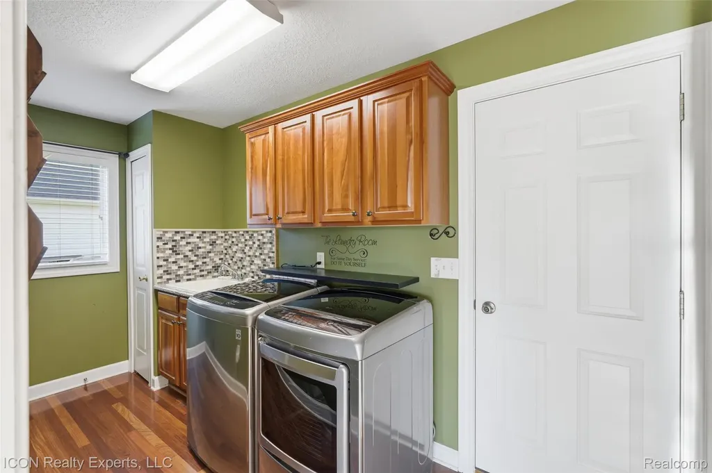 9211 Meadow Ridge Lane Grand Blanc Charter Township MI 48439