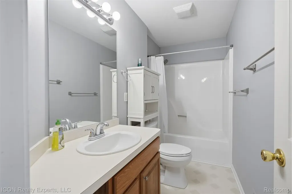 9211 Meadow Ridge Lane Grand Blanc Charter Township MI 48439