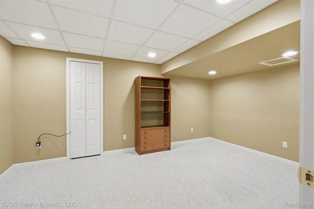 9211 Meadow Ridge Lane Grand Blanc Charter Township MI 48439
