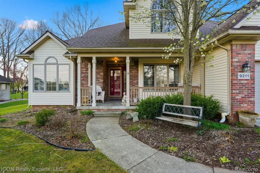 9211 Meadow Ridge Lane Grand Blanc Charter Township MI 48439