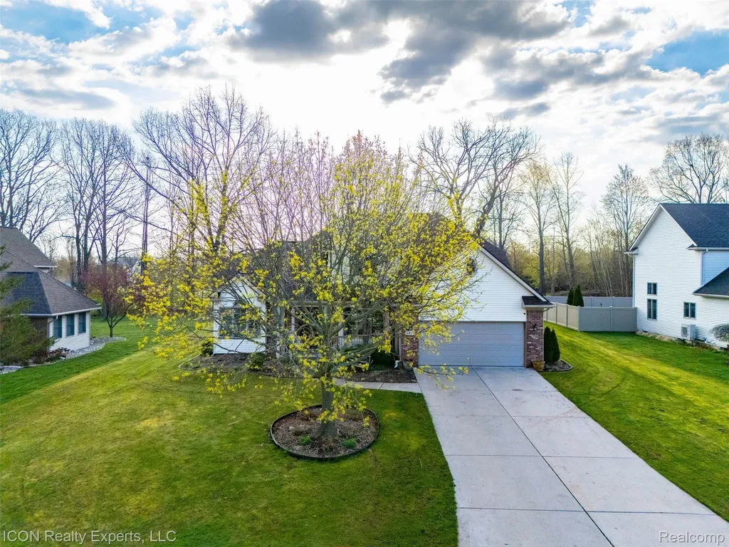 9211 Meadow Ridge Lane Grand Blanc Charter Township MI 48439