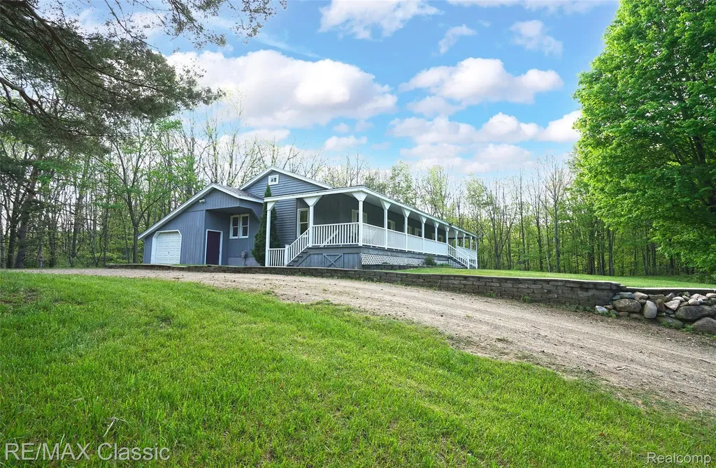 4611 Murray Road Mayville Village MI 48744