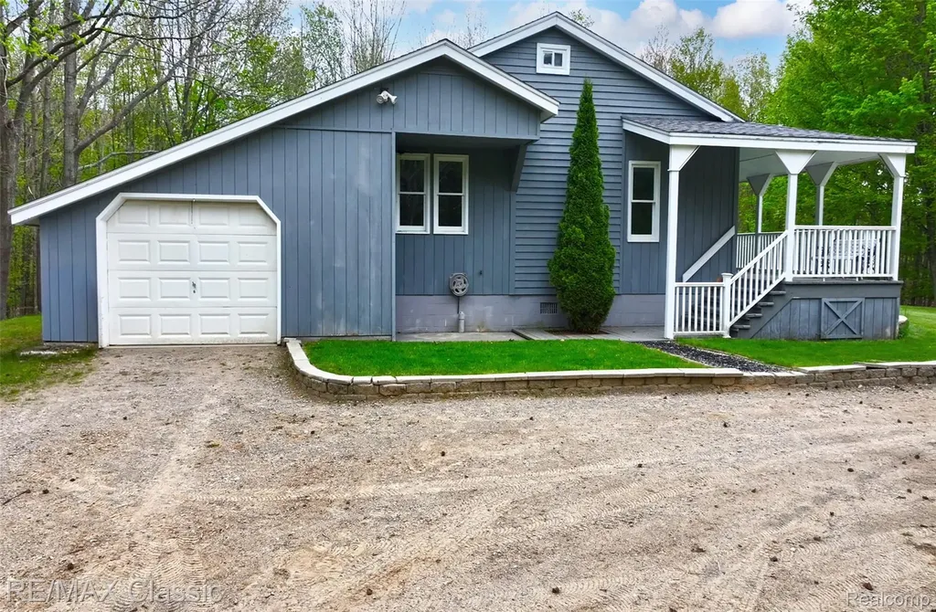 4611 Murray Road Mayville Village MI 48744
