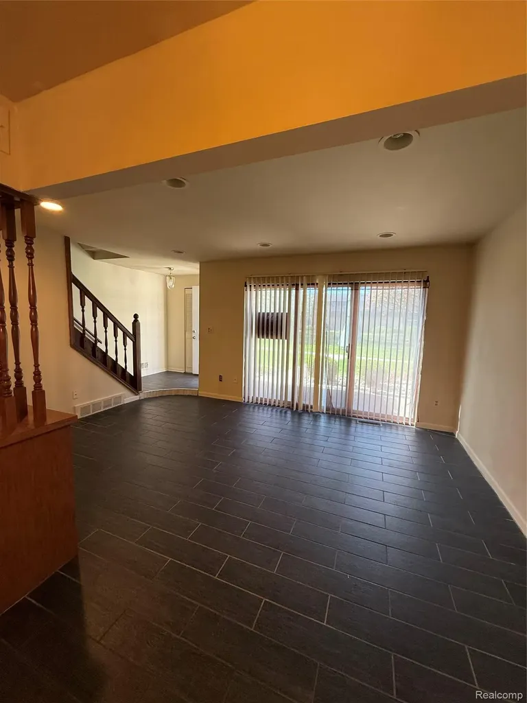 8251 Kennedy Circle Warren City MI 48093