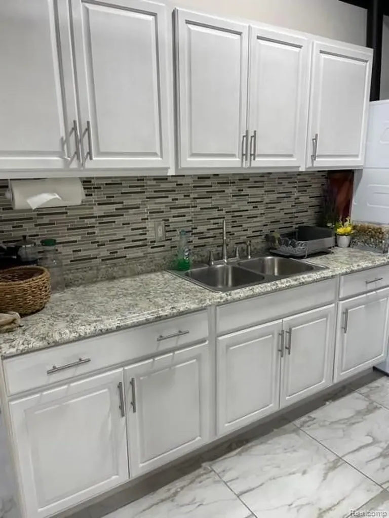 5734 Telegraph Road Dearborn Heights City MI 48127