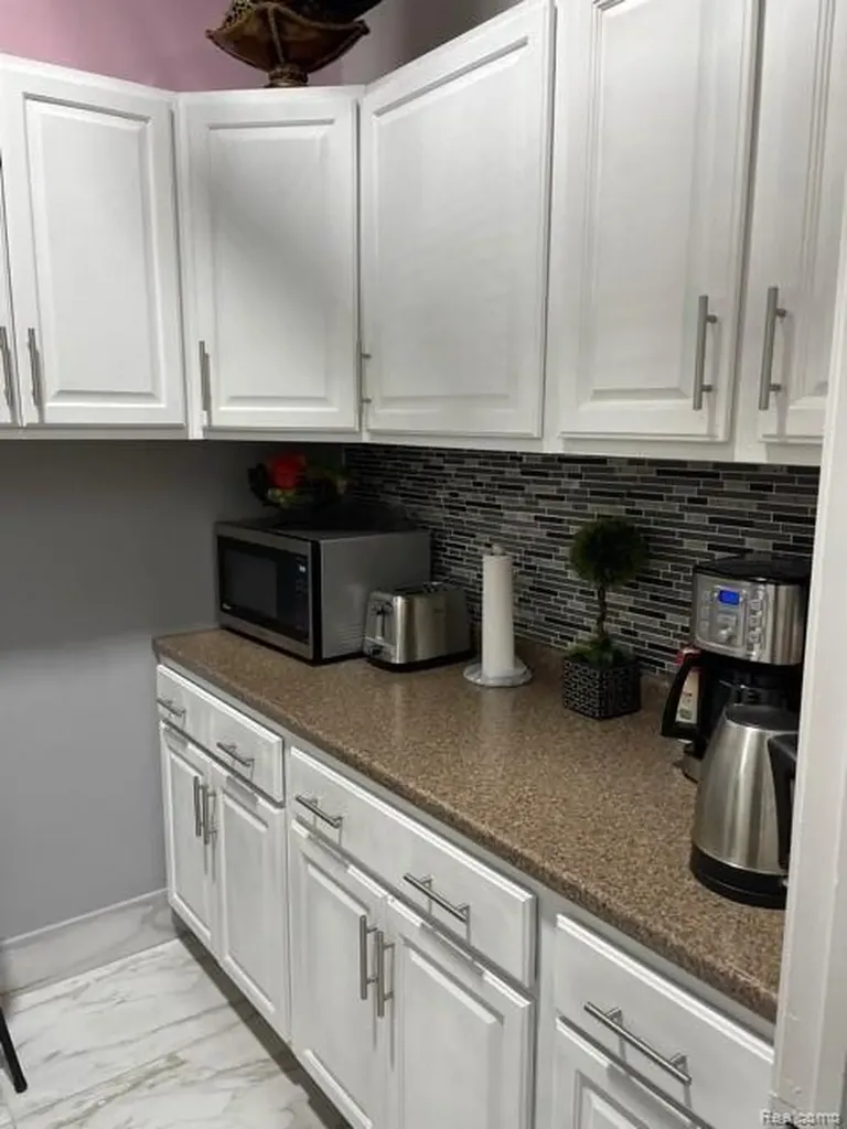 5734 Telegraph Road Dearborn Heights City MI 48127