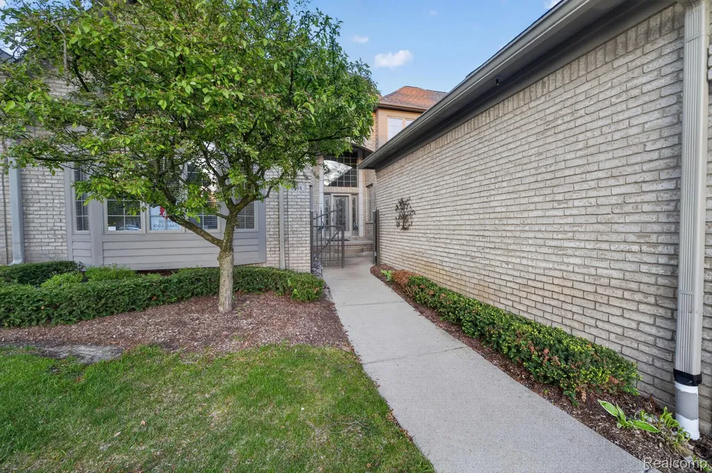 6554 Enclave Drive Independence Charter Township MI 48348