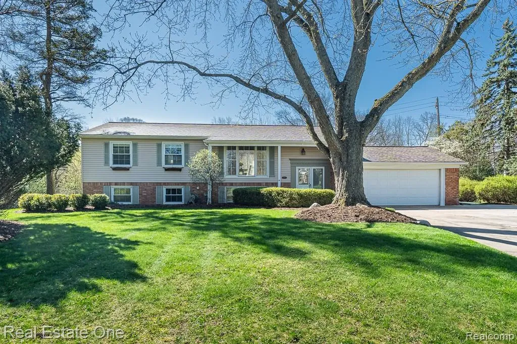 1841 Fair Oak Court Rochester Hills City MI 48309
