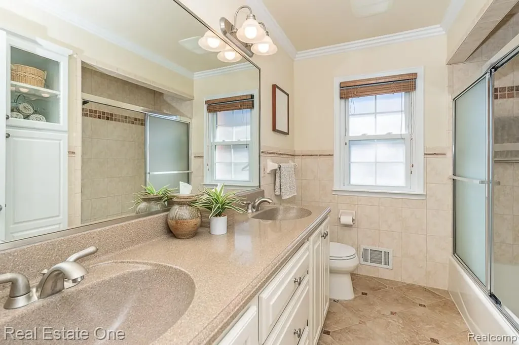 1841 Fair Oak Court Rochester Hills City MI 48309