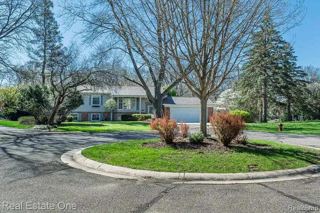 1841 Fair Oak Court Rochester Hills City MI 48309