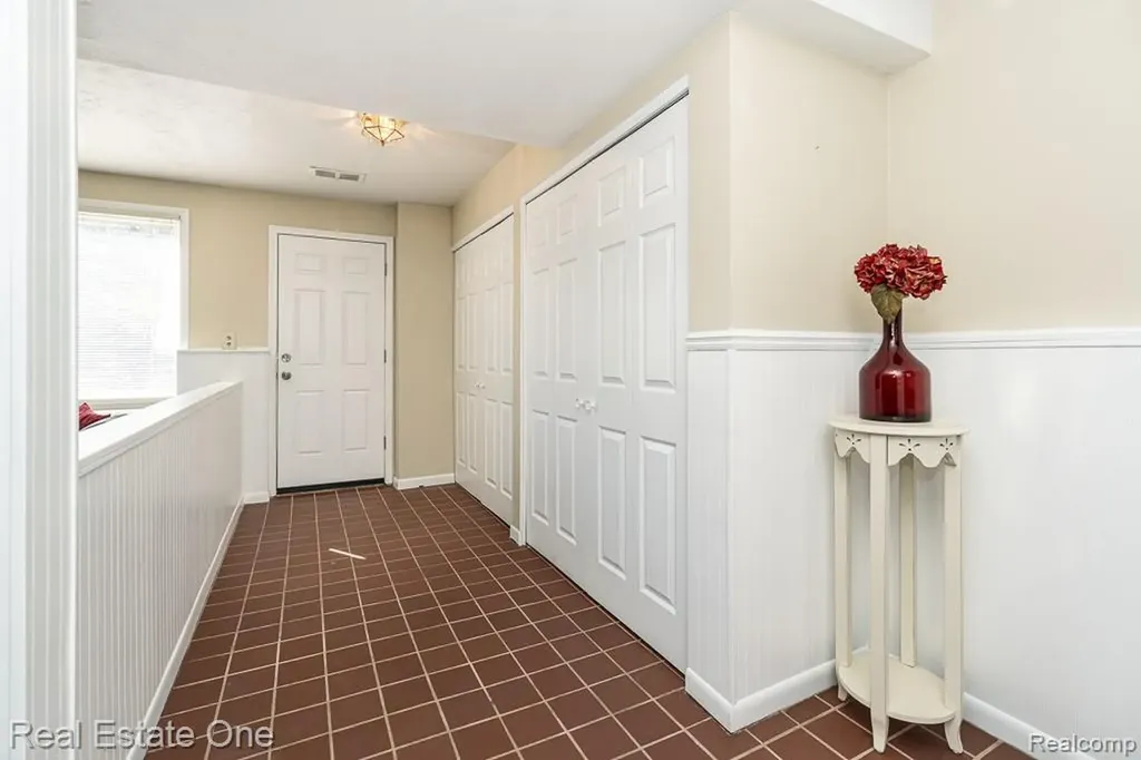 1841 Fair Oak Court Rochester Hills City MI 48309