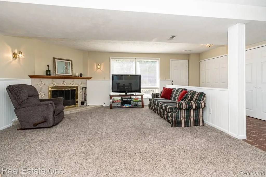 1841 Fair Oak Court Rochester Hills City MI 48309