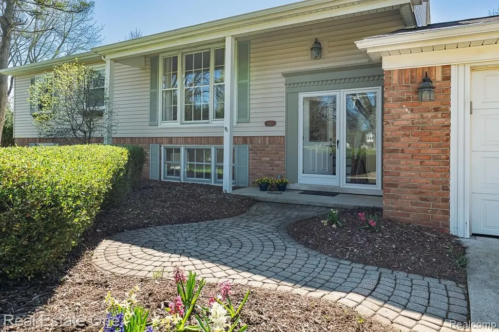 1841 Fair Oak Court Rochester Hills City MI 48309