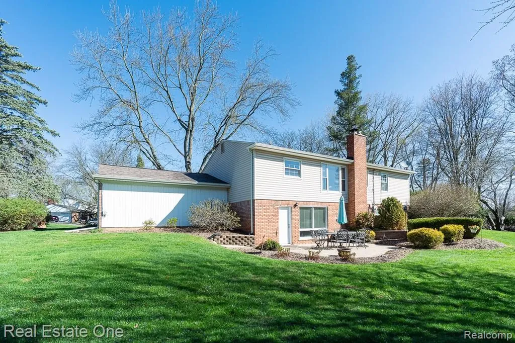 1841 Fair Oak Court Rochester Hills City MI 48309