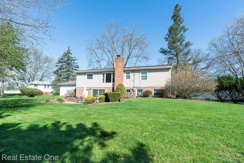 1841 Fair Oak Court Rochester Hills City MI 48309