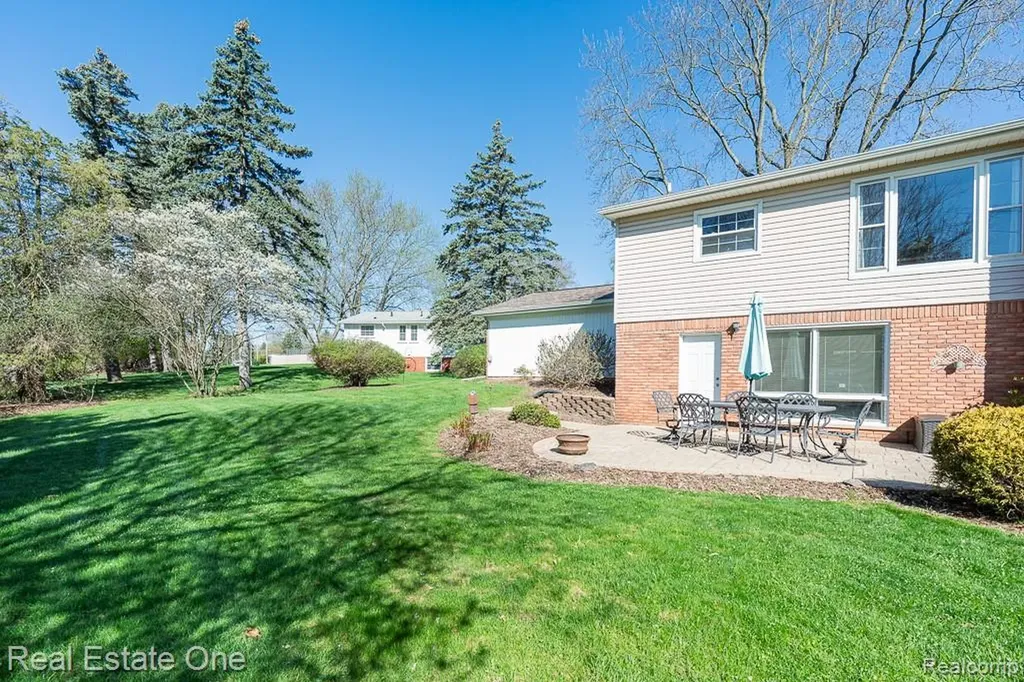 1841 Fair Oak Court Rochester Hills City MI 48309