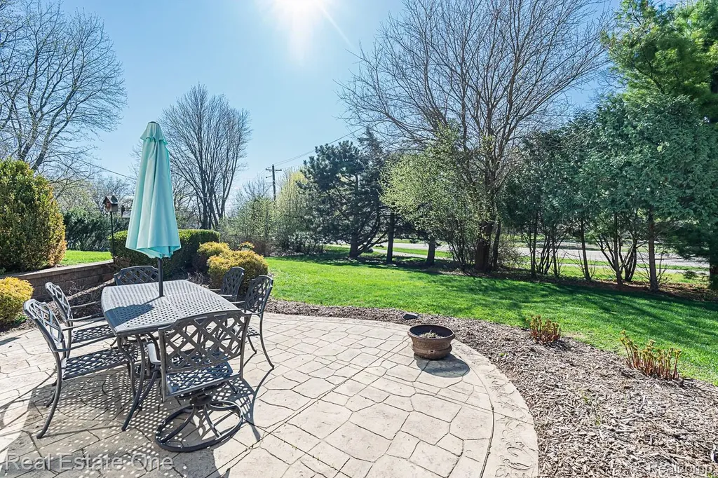 1841 Fair Oak Court Rochester Hills City MI 48309