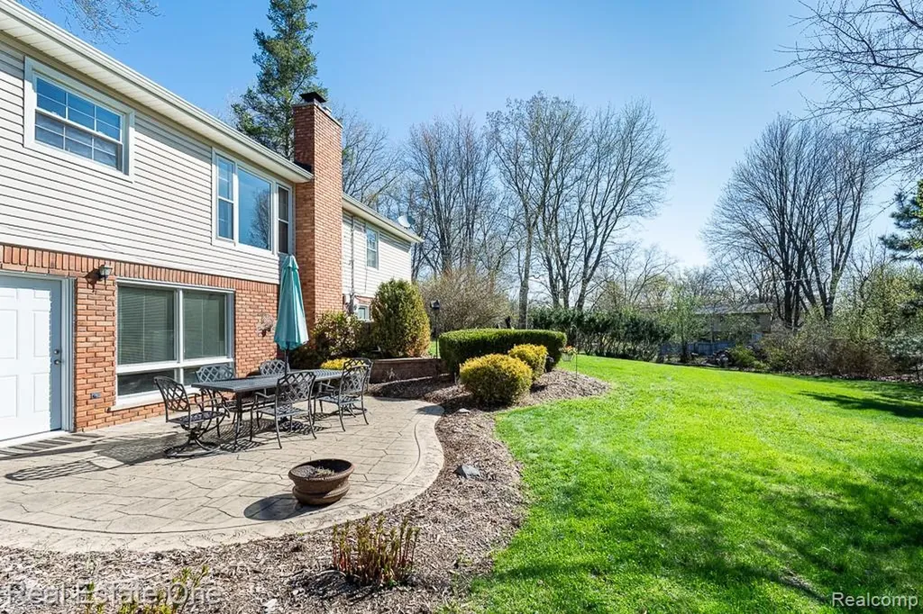 1841 Fair Oak Court Rochester Hills City MI 48309