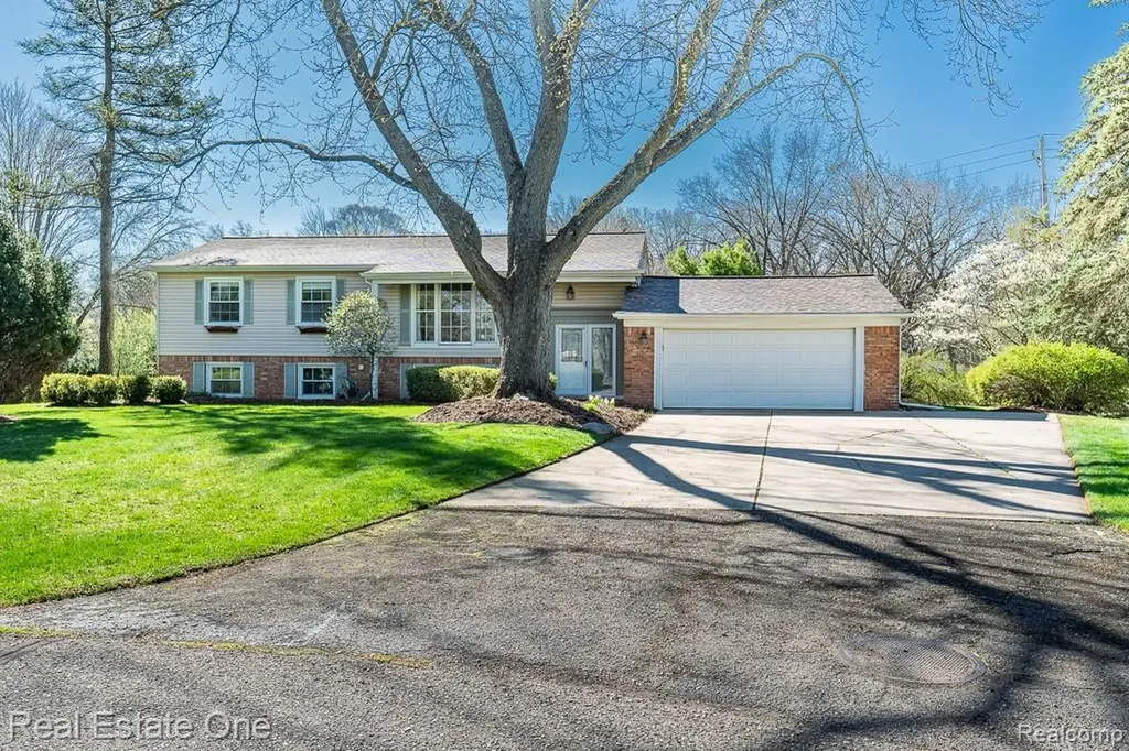 1841 Fair Oak Court Rochester Hills City MI 48309