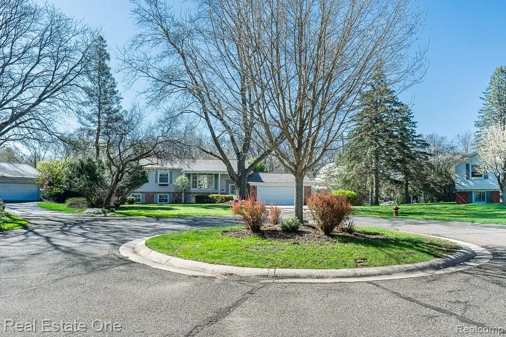 1841 Fair Oak Court Rochester Hills City MI 48309