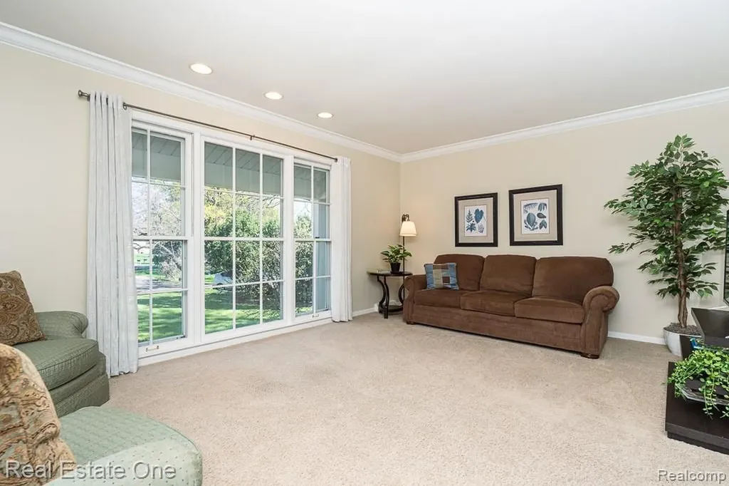 1841 Fair Oak Court Rochester Hills City MI 48309
