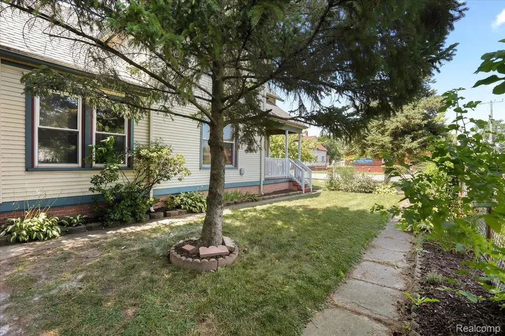 1105 Oak Street Wyandotte City MI 48192