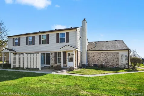1516 S Dover Hill S Walled Lake City MI 48390