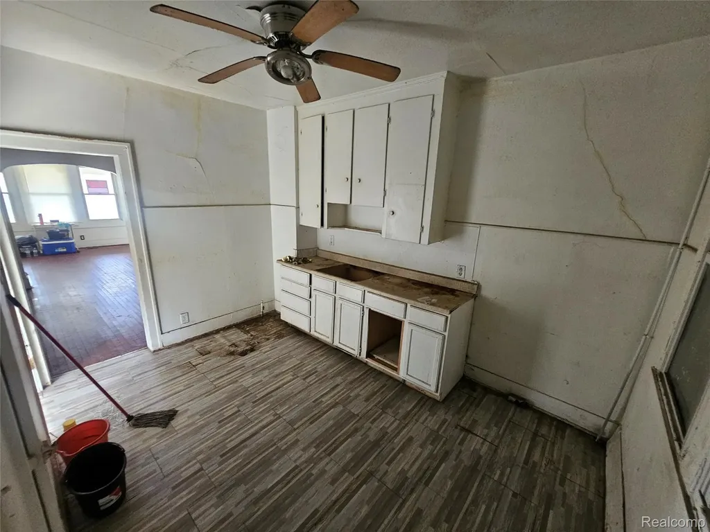 8086 Almont Street Detroit City MI 48234