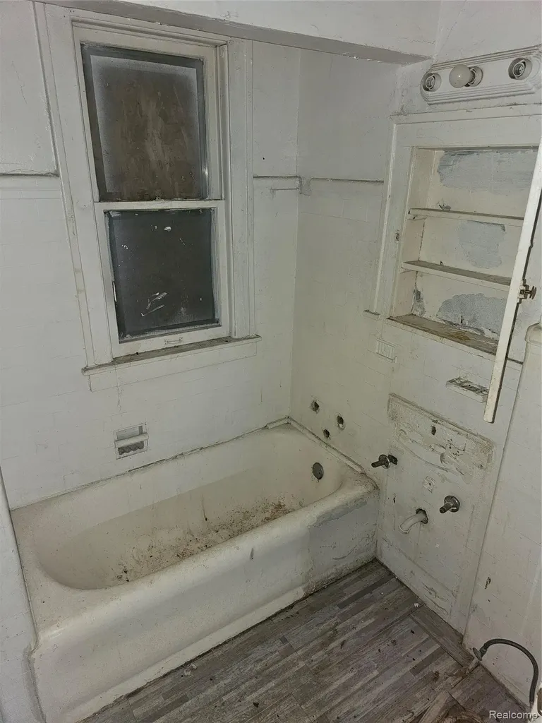 8086 Almont Street Detroit City MI 48234