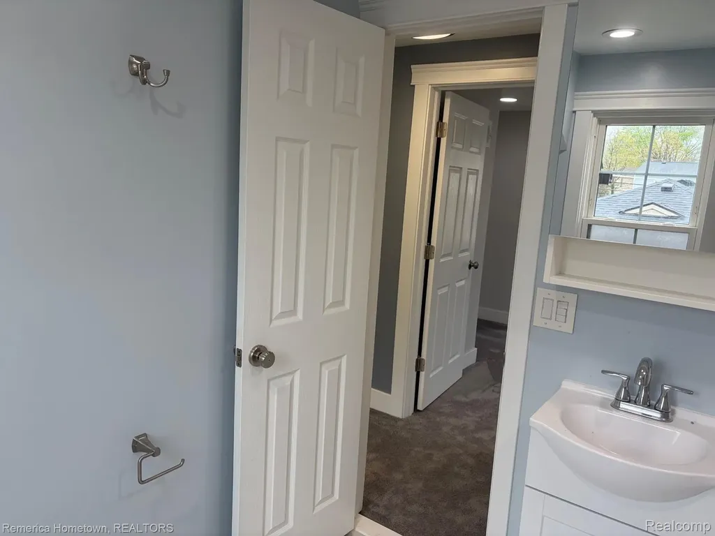 9614 Auburndale Street Livonia City MI 48150