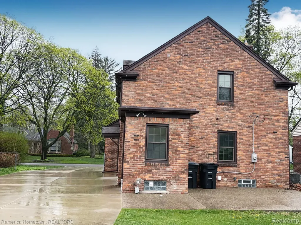 9614 Auburndale Street Livonia City MI 48150