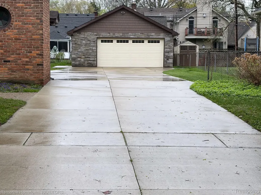 9614 Auburndale Street Livonia City MI 48150