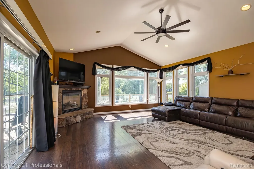 3251 Mann Road Waterford Charter Township MI 48346