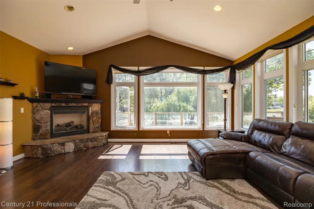 3251 Mann Road Waterford Charter Township MI 48346