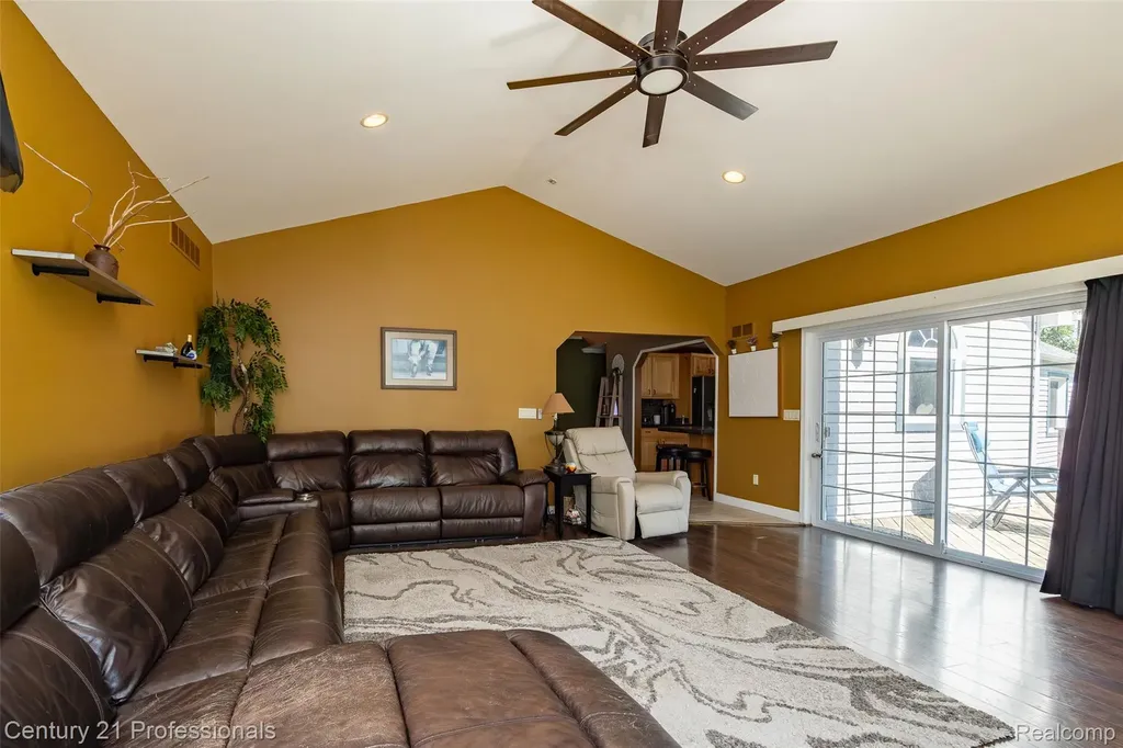 3251 Mann Road Waterford Charter Township MI 48346