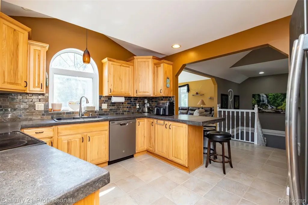 3251 Mann Road Waterford Charter Township MI 48346