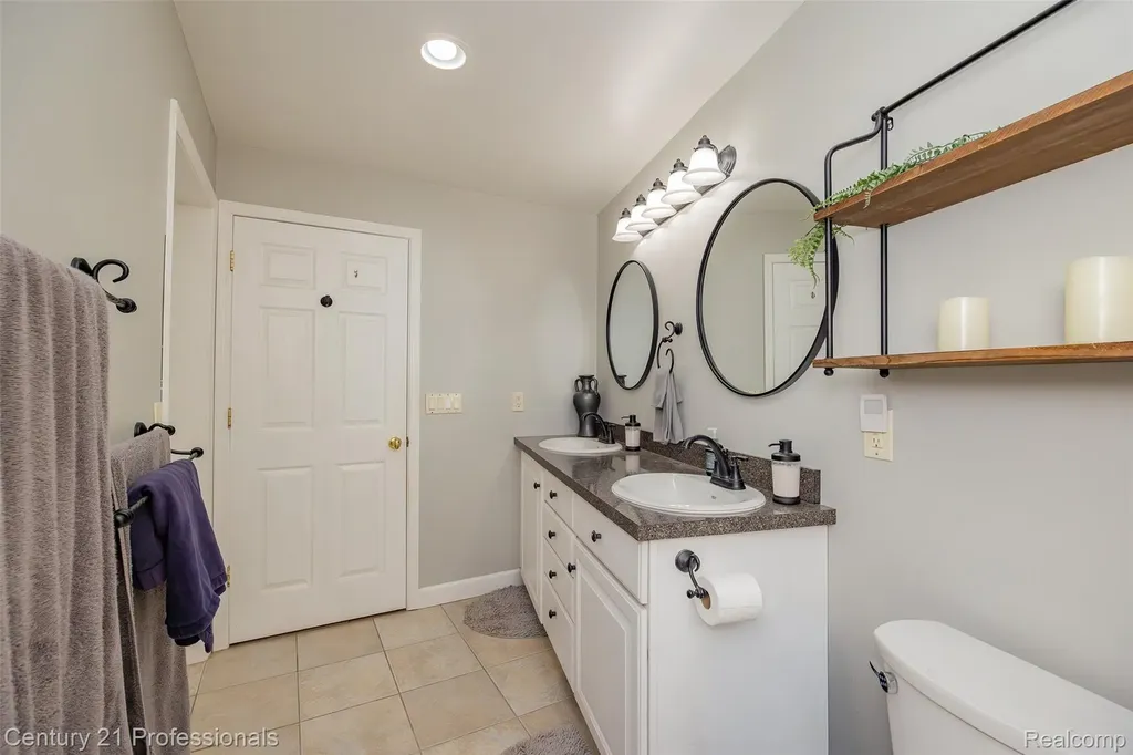 3251 Mann Road Waterford Charter Township MI 48346