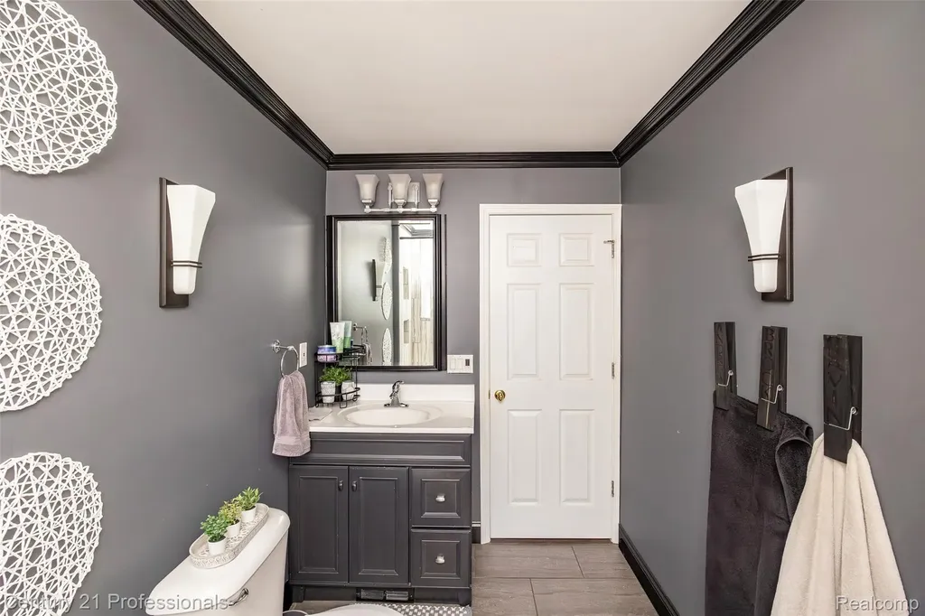 3251 Mann Road Waterford Charter Township MI 48346