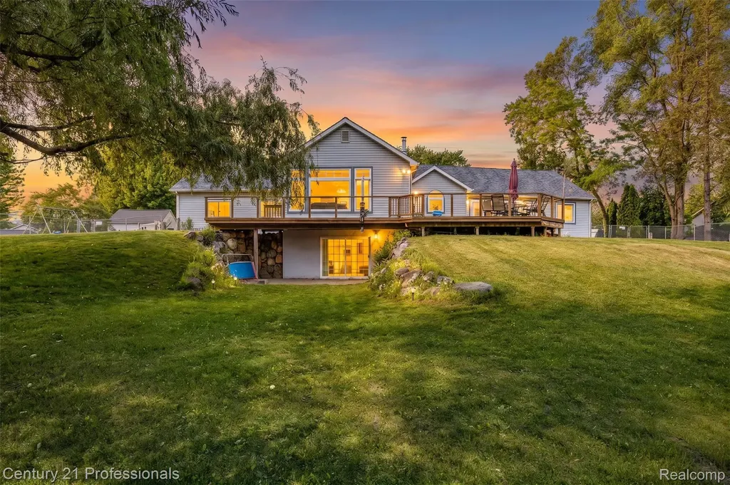 3251 Mann Road Waterford Charter Township MI 48346
