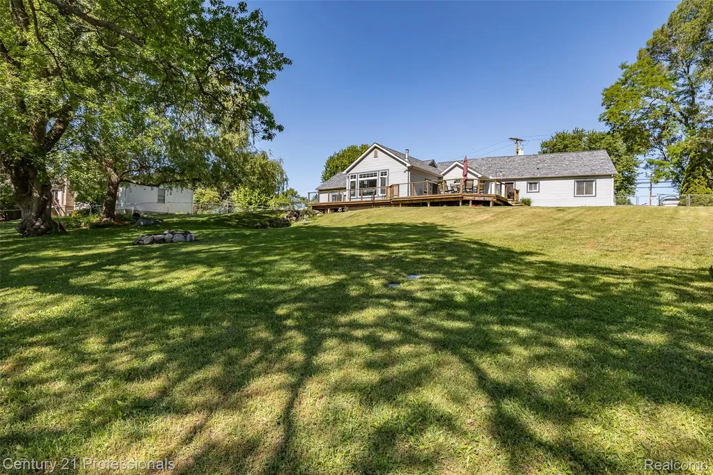 3251 Mann Road Waterford Charter Township MI 48346