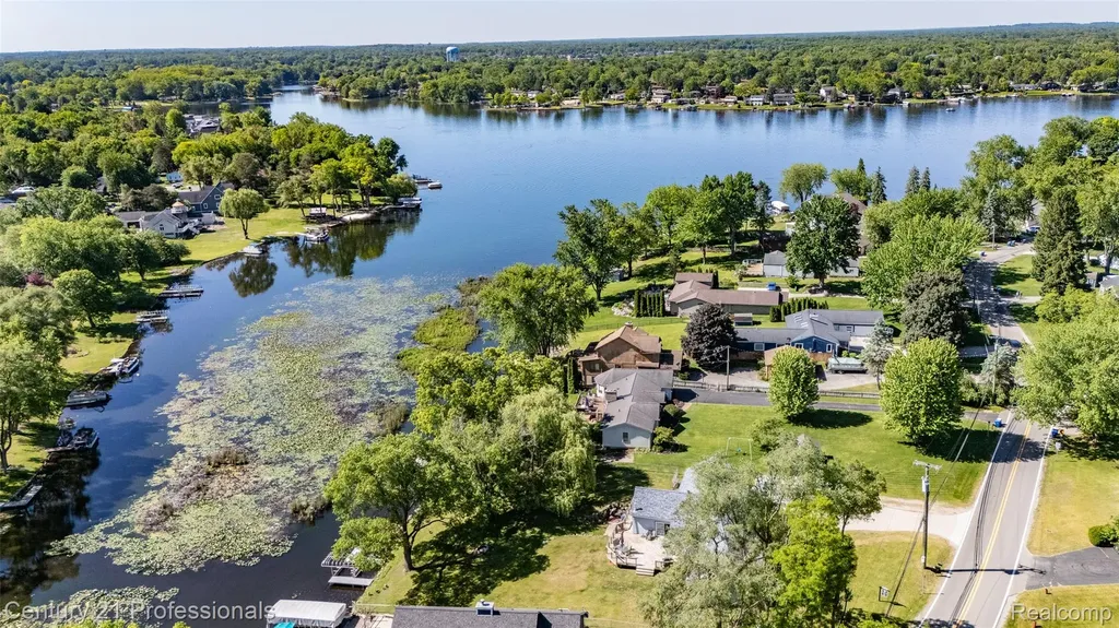 3251 Mann Road Waterford Charter Township MI 48346