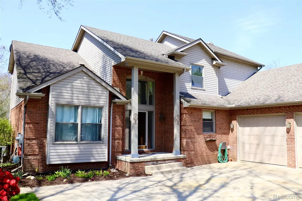 2757 N Tipsico Lake Road Hartland Township MI 48353