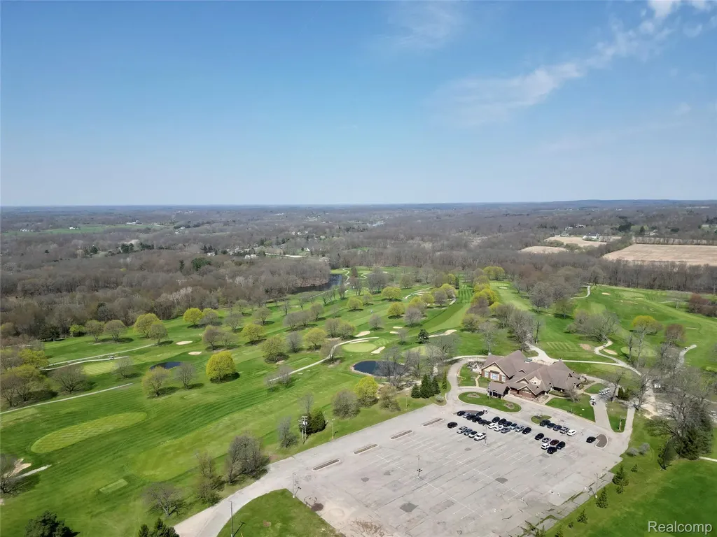 2757 N Tipsico Lake Road Hartland Township MI 48353