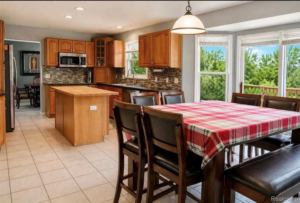 2757 N Tipsico Lake Road Hartland Township MI 48353