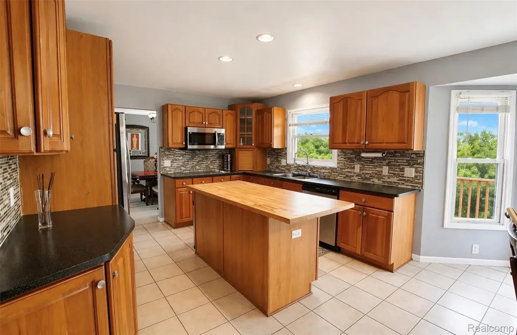 2757 N Tipsico Lake Road Hartland Township MI 48353