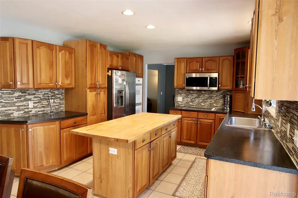 2757 N Tipsico Lake Road Hartland Township MI 48353