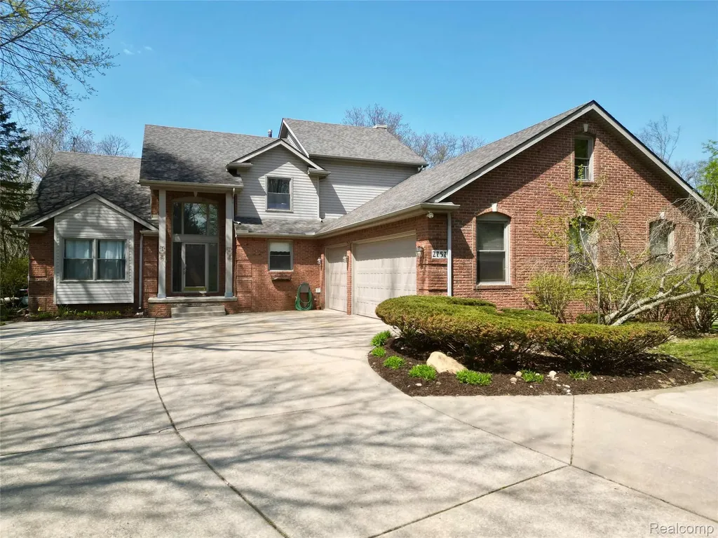 2757 N Tipsico Lake Road Hartland Township MI 48353