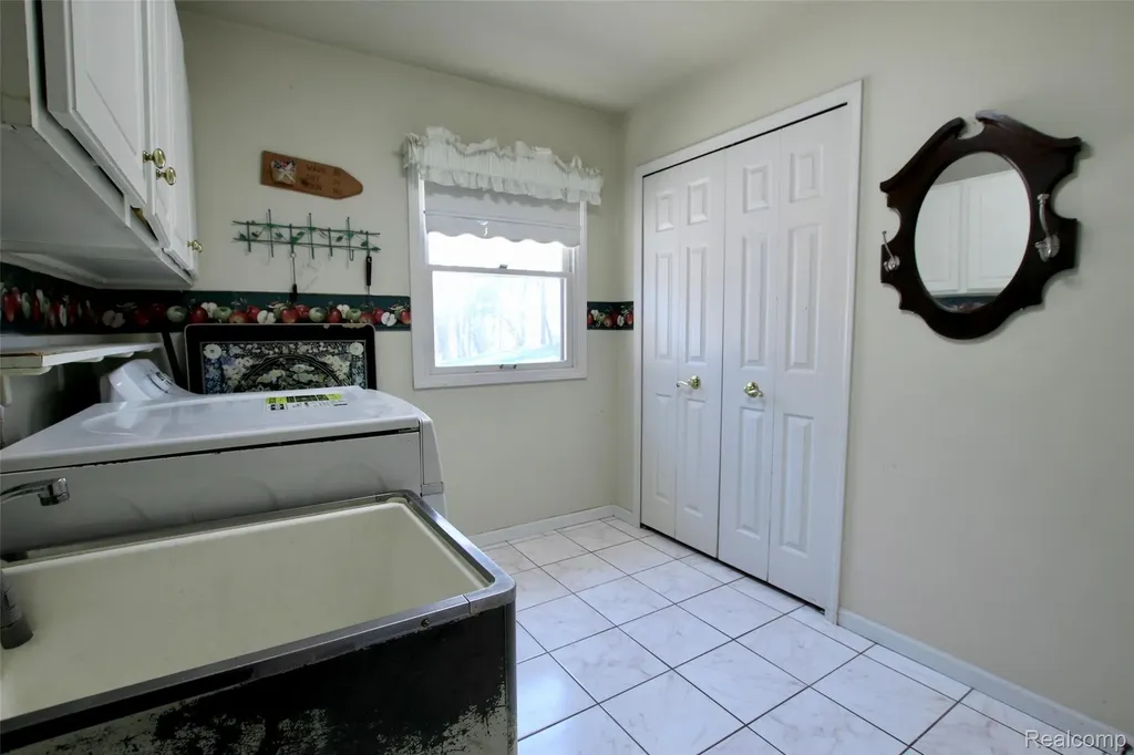 2757 N Tipsico Lake Road Hartland Township MI 48353